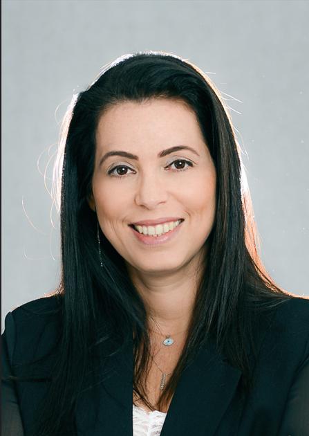 איריס קלי מנחה